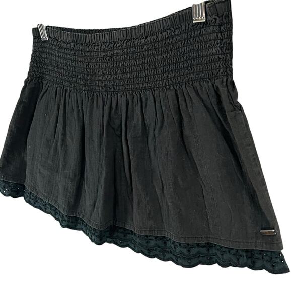 Roxy Y2K Mini Skirt XS Black Smocked Waist Eyelet Hem Pull On Boho Beach Casual - Picture 2 of 11